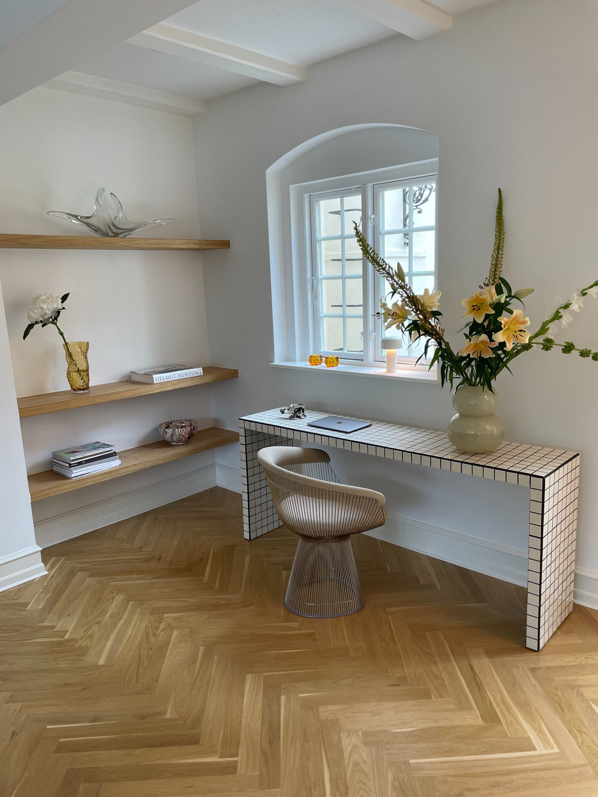 IKON København klinkekonsol i et lyst indrettet rum
